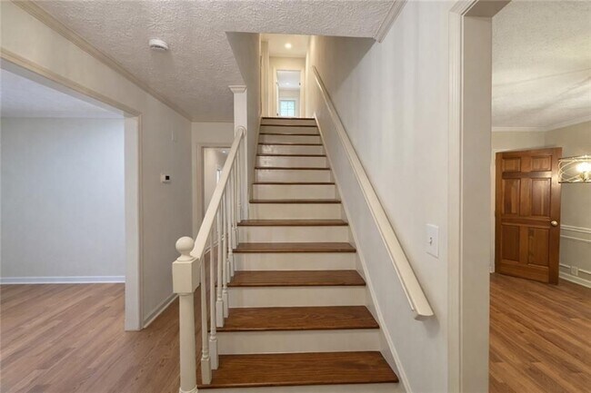 Foto del edificio - 807 Oak Bridge Ln