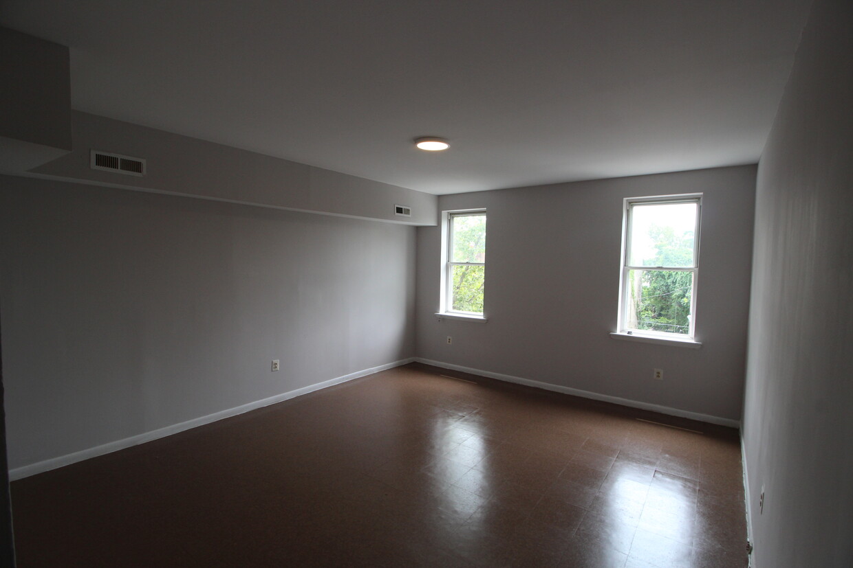 Living Area - 4221 W Girard Ave