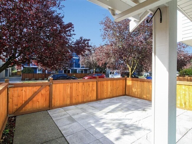 Foto del edificio - Fabulous Green Lake Townhome
