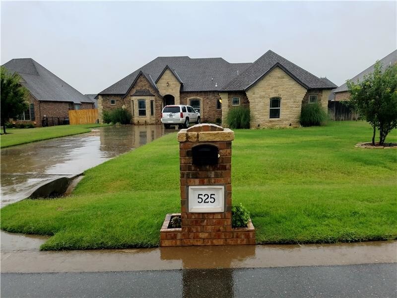 Foto principal - 525 E Amelia Terrace