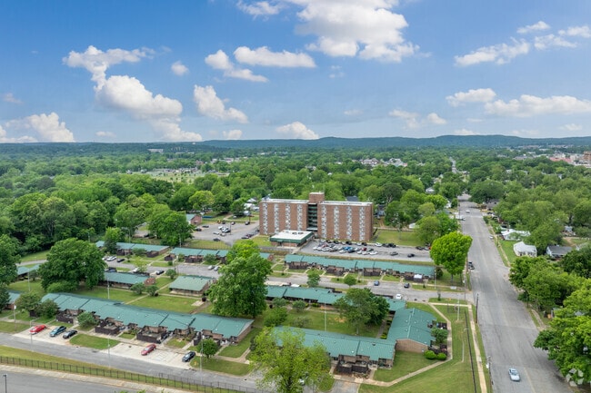 Building Photo - Jess Lanier Manor