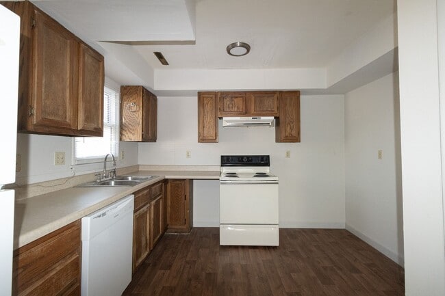 Building Photo - 2800 Isherwood Dr