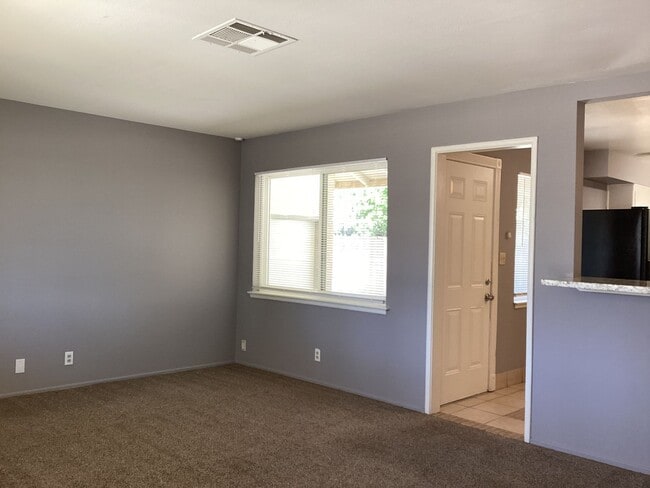 Building Photo - 4143 N Warren Ave