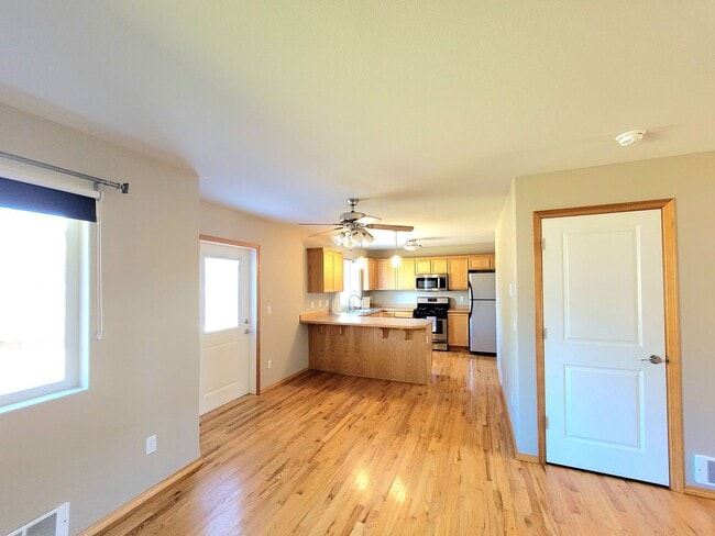 Building Photo - Beautiful 3 bed in convenient Silverdale l...