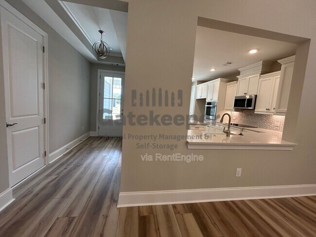 Foto del edificio - 411 Silverbell Ct