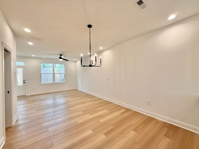 Building Photo - 4811 Gossamer Ln