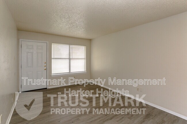 Foto del edificio - 607 Colonial Ln
