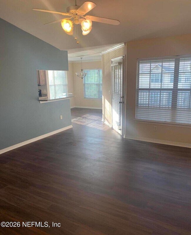 Foto del edificio - 7800 Point Meadows Dr