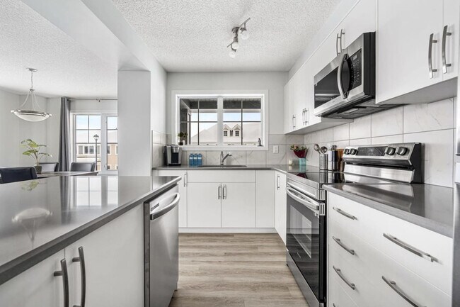 Building Photo - 805 Windbury Pl SW