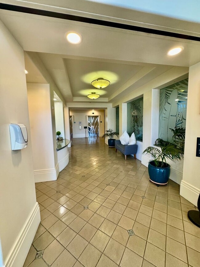 Building Photo - 2/2/2 at One Archer Lane, Mountain Views, Great Location!
