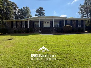 Building Photo - 832 Monterey Dr