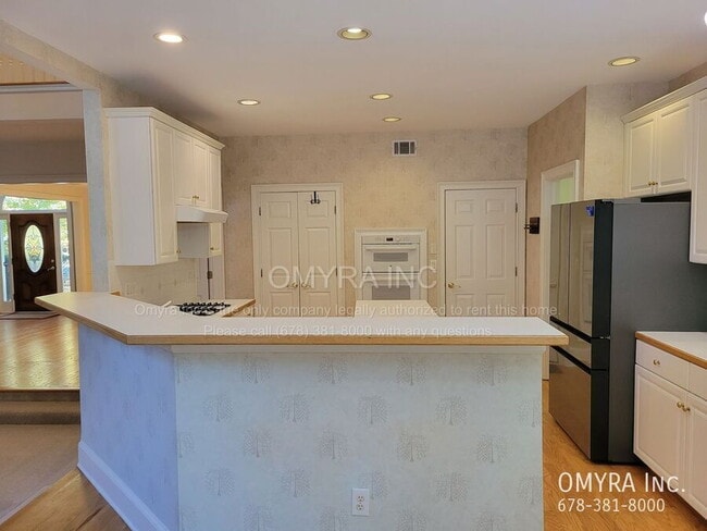 Building Photo - Gorgeous 5 Bedroom House in Peachtree Corn...