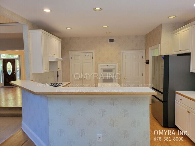 Foto del edificio - Gorgeous 5 Bedroom House in Peachtree Corn...