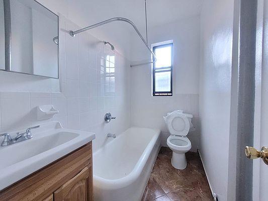 Foto del edificio - 1 bedroom in BRONX NY 10453