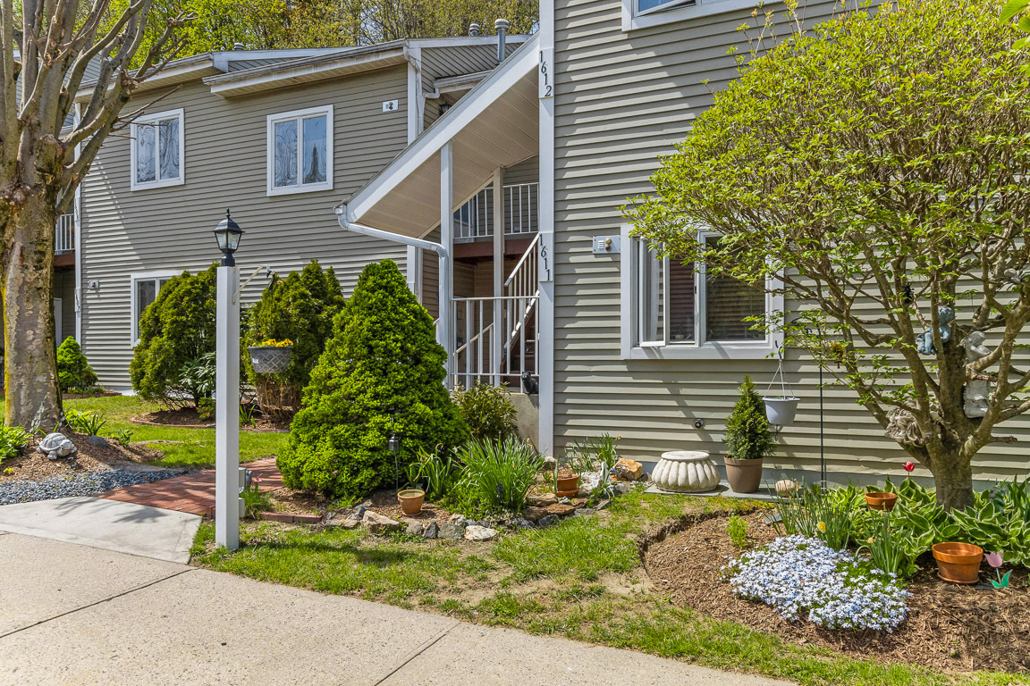 Foto del edificio - Bedford Lake Apartments