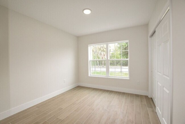 Foto del edificio - 5520 Lake Underhill Rd
