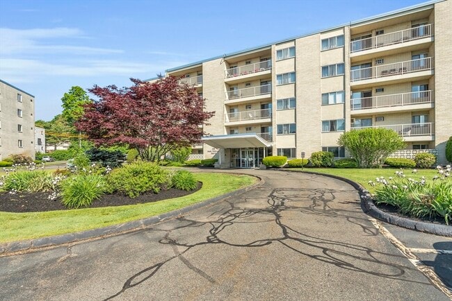 Building Photo - 200 Park Terrace Dr