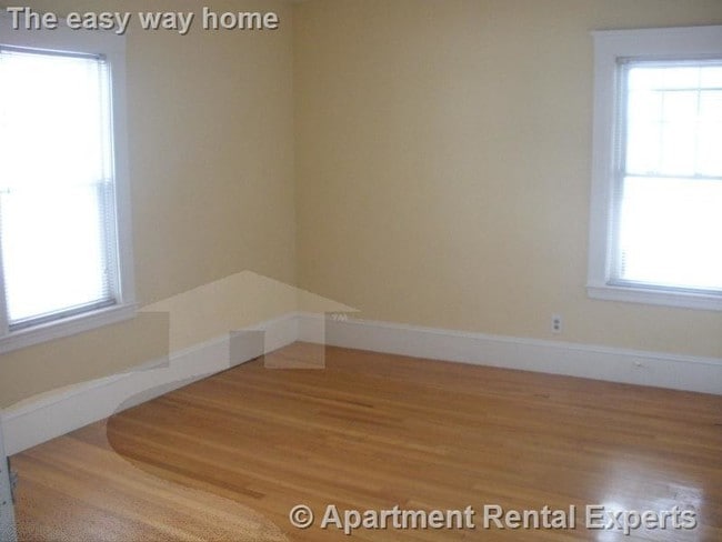 Building Photo - 118 College Ave