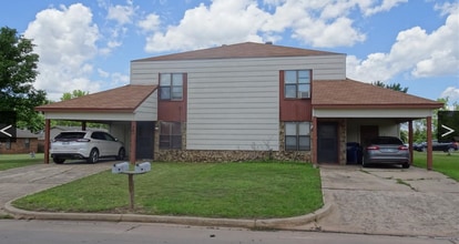 Building Photo - 407 Woods Dr