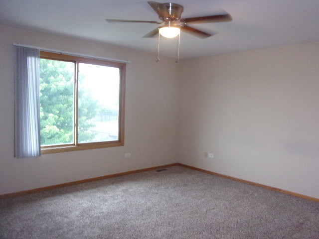 Great 3 Bedroom Tri-level with sub basement. - House for Rent in Orland