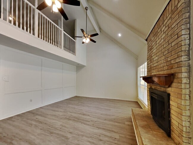 Building Photo - 3310 Highland Laurels Dr