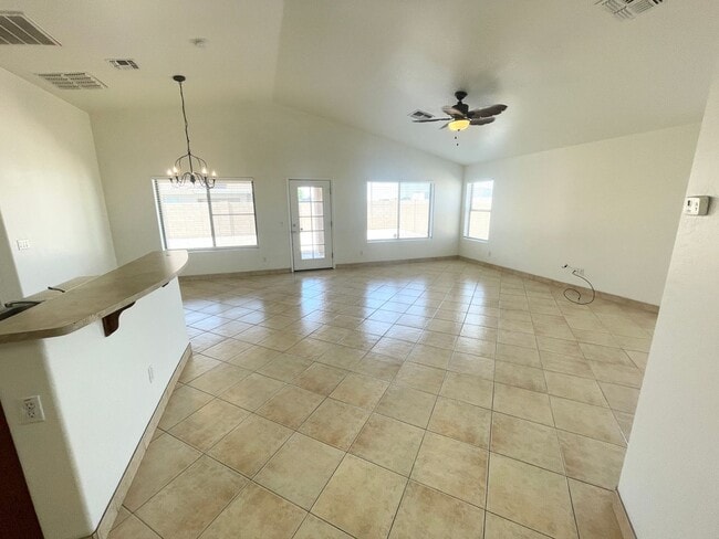 Foto del edificio - Single Level 4 Bedroom Home, Corner Lot! C...