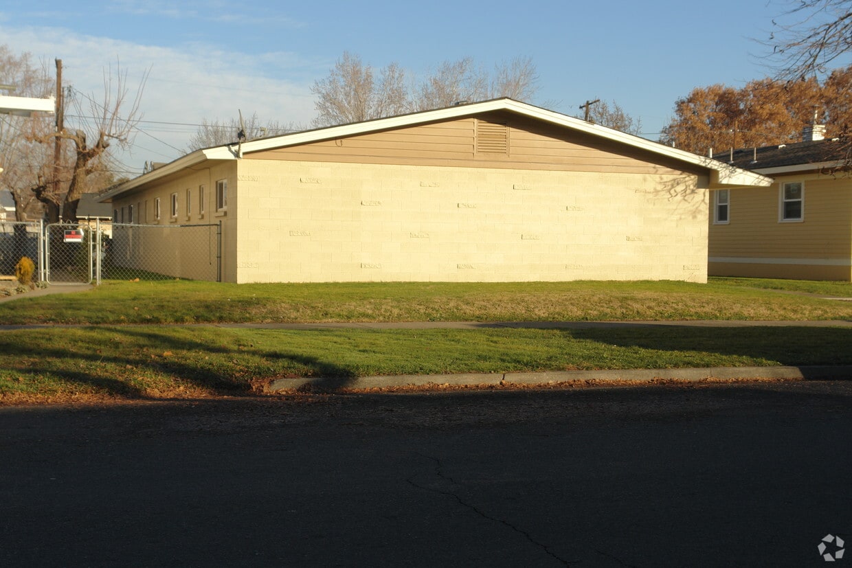 211 S 10th Ave, Yakima, WA 98902 Apartments in Yakima, WA