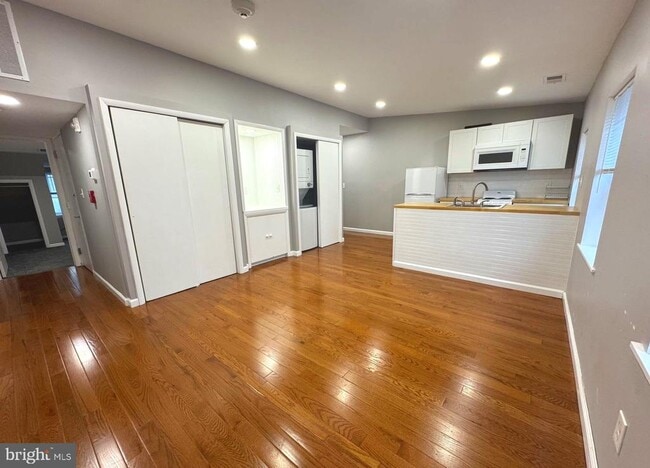 Building Photo - 146 South St