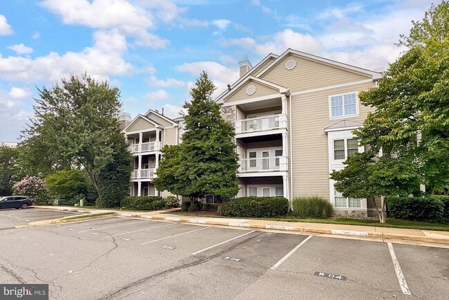Building Photo - 1704 Lake Shore Crest Dr