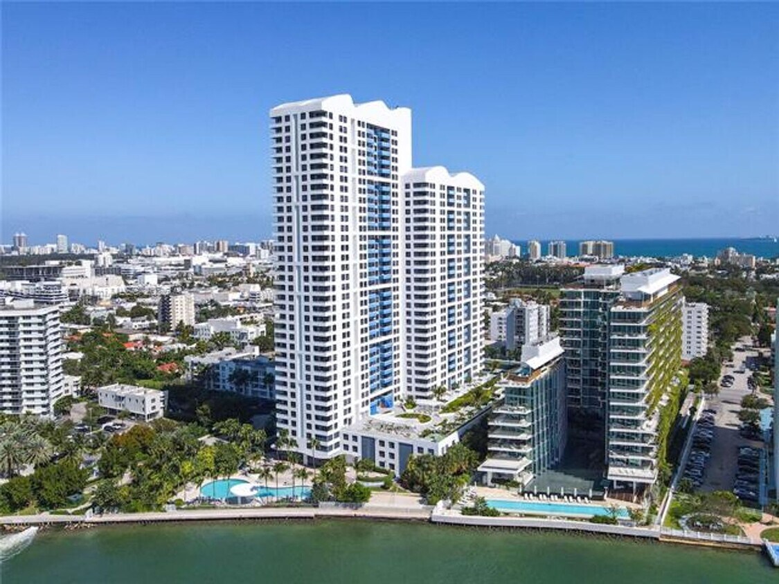 Foto principal - 1330 West Ave