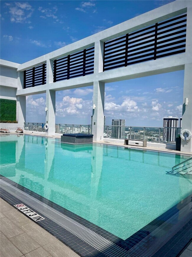 Foto del edificio - 151 SE 1st St