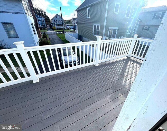 Foto del edificio - 18 Mercer Ave