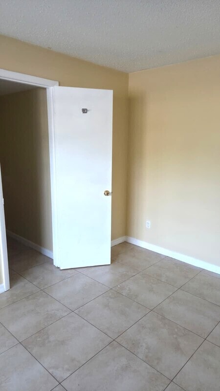 Building Photo - 38 S Ortman Dr