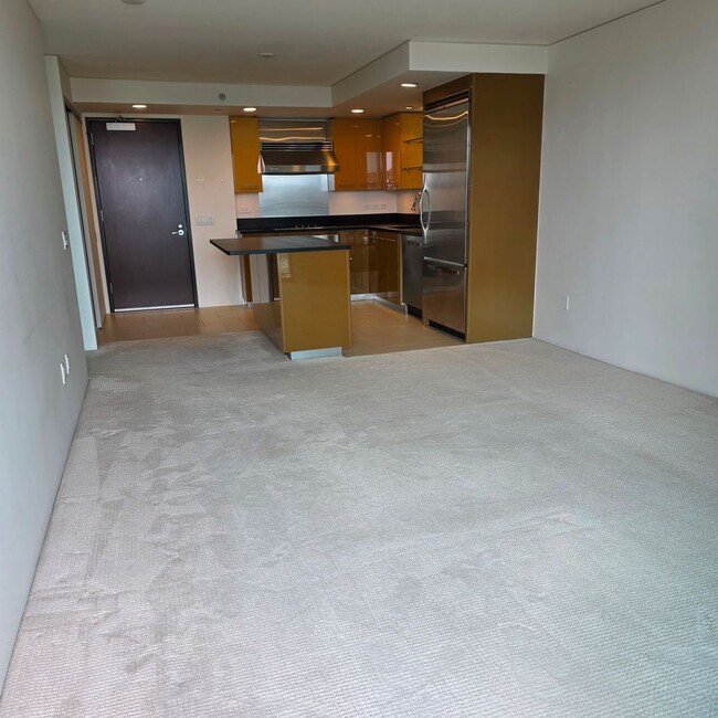 Foto del edificio - Capital Place One Bedroom Condo