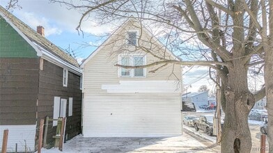 Building Photo - 2146 Genesee St