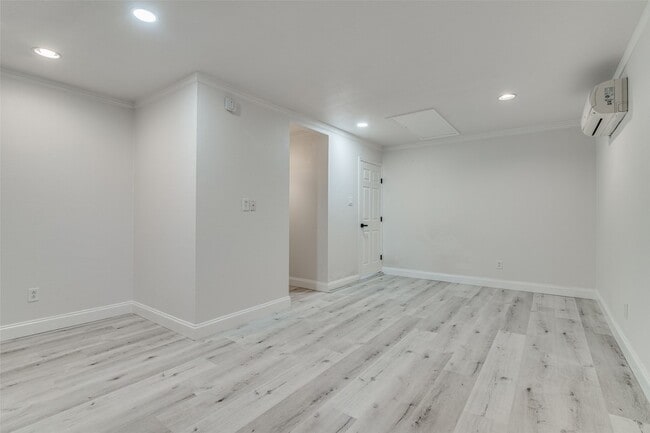 Building Photo - 5636 Pearce St
