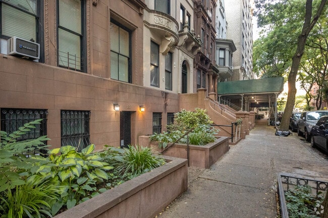 Building Photo - 22 W 90th St