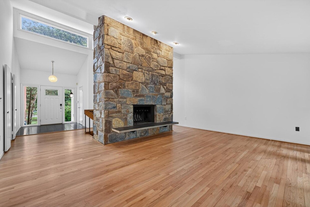 Photo - 9404 Woodington Dr (Potomac, MD)