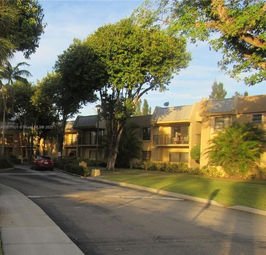 Primary Photo - 10431 N Kendall Dr