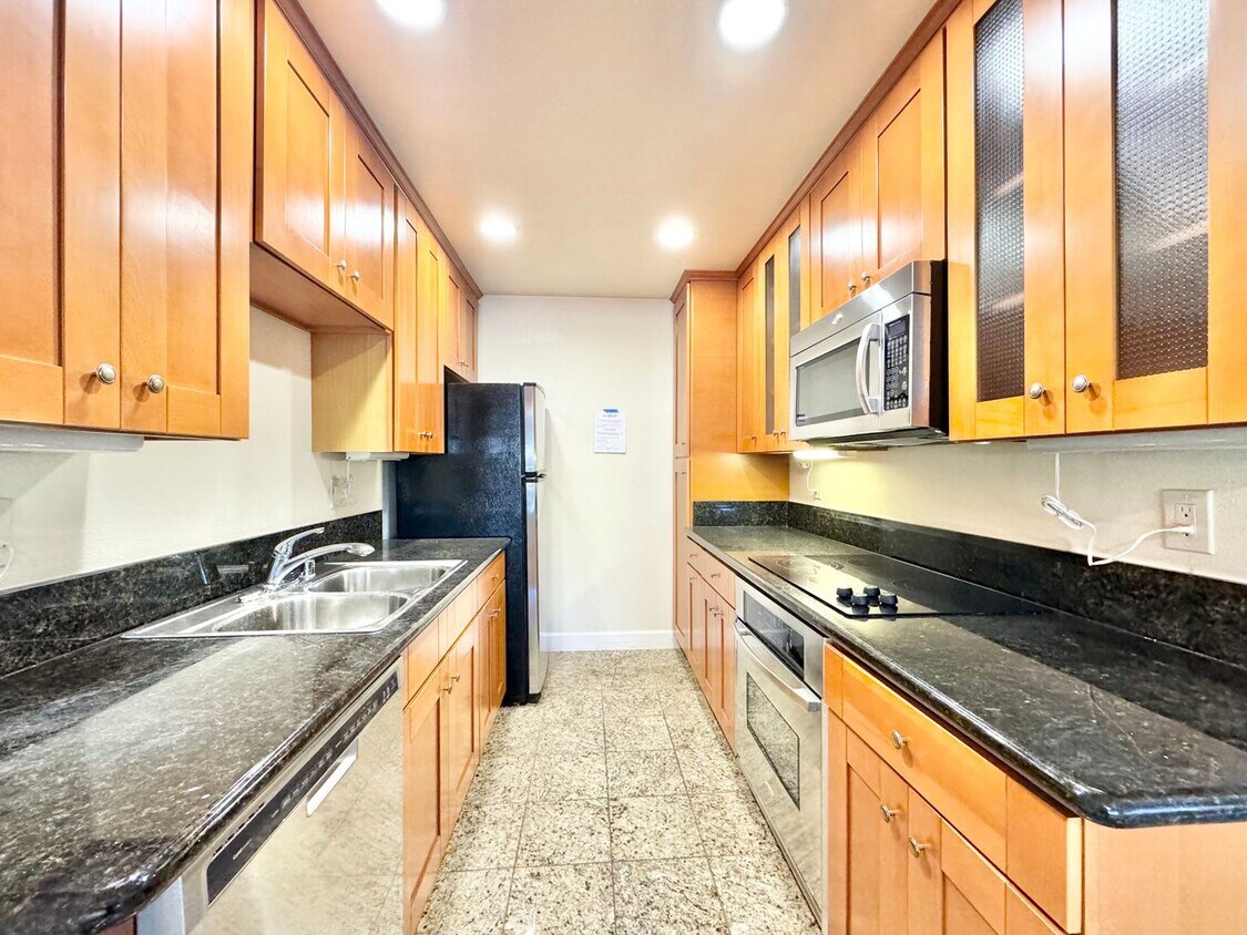 Primary Photo - Beautiful 1 Bedroom/1 Bathroom Condo Locat...