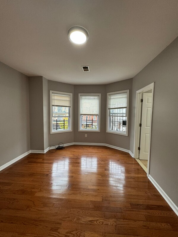Foto del edificio - 104 S 12th St