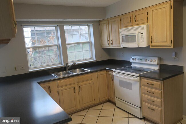 Building Photo - 216 Lower Country Dr