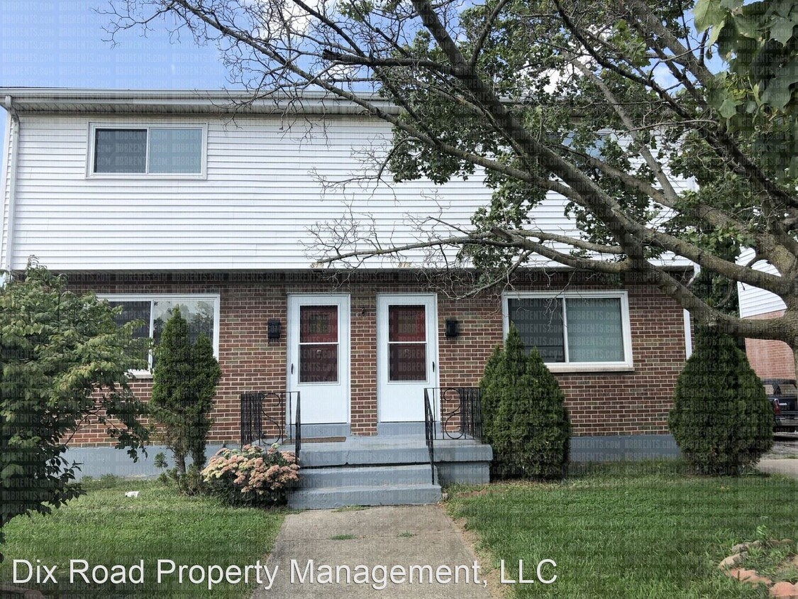 Primary Photo - 810-812 N University Blvd