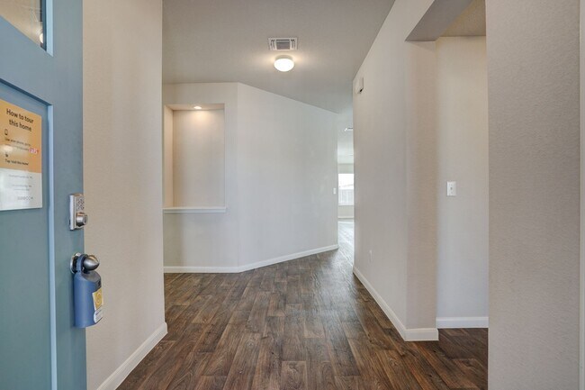 Foto del edificio - Charming 4/BR 2/BA One-Level Home with Spa...