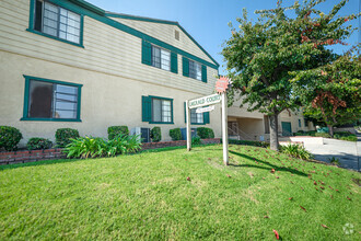 Building Photo - Emerald Court Apartments