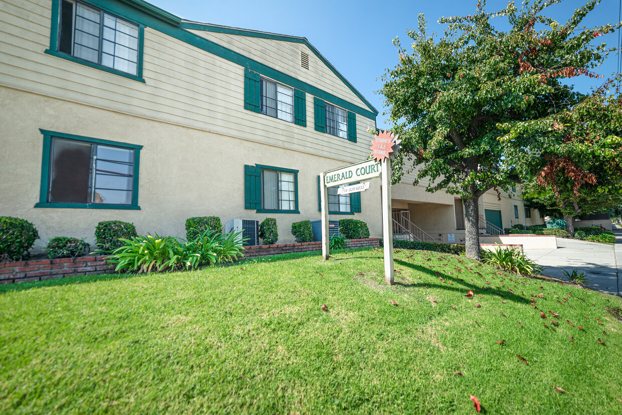 Primary Photo - Emerald Court Apartments