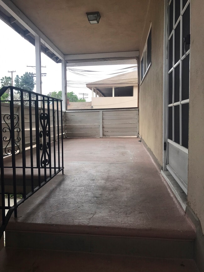 Building Photo - 12725 Oxnard St
