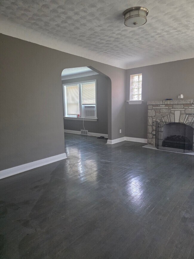 Foto del edificio - 6004 N Pointe Blvd