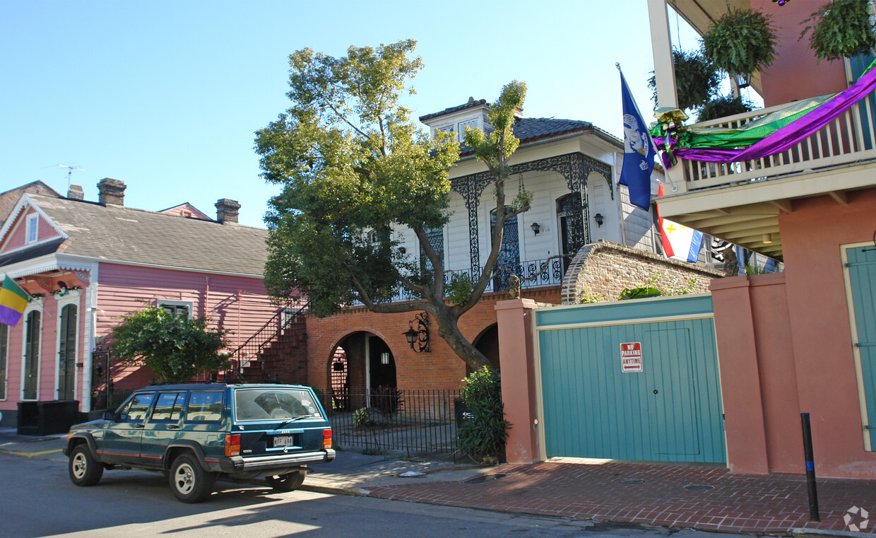 Building Photo - 918-920 Bourbon St