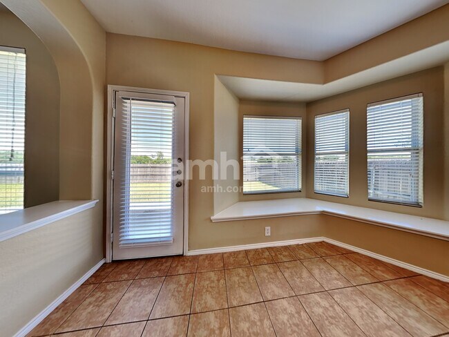 Foto del edificio - 704 Rolling Hills Ln